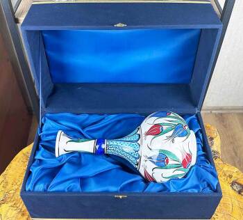 Iznik-Keramikvase für Staatsgäste – 30 cm Handgefertigte Vase mit Tulpenmotiv in VIP-Holzbox - 3