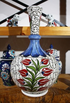 30cm iznik vase with tulip and estuary pattern - 1