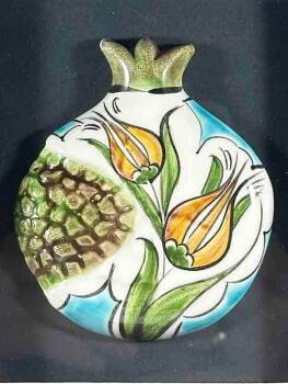 Altın Lale Zarafeti – İznik Çinili Nar Plaket - Çini Evi (1)