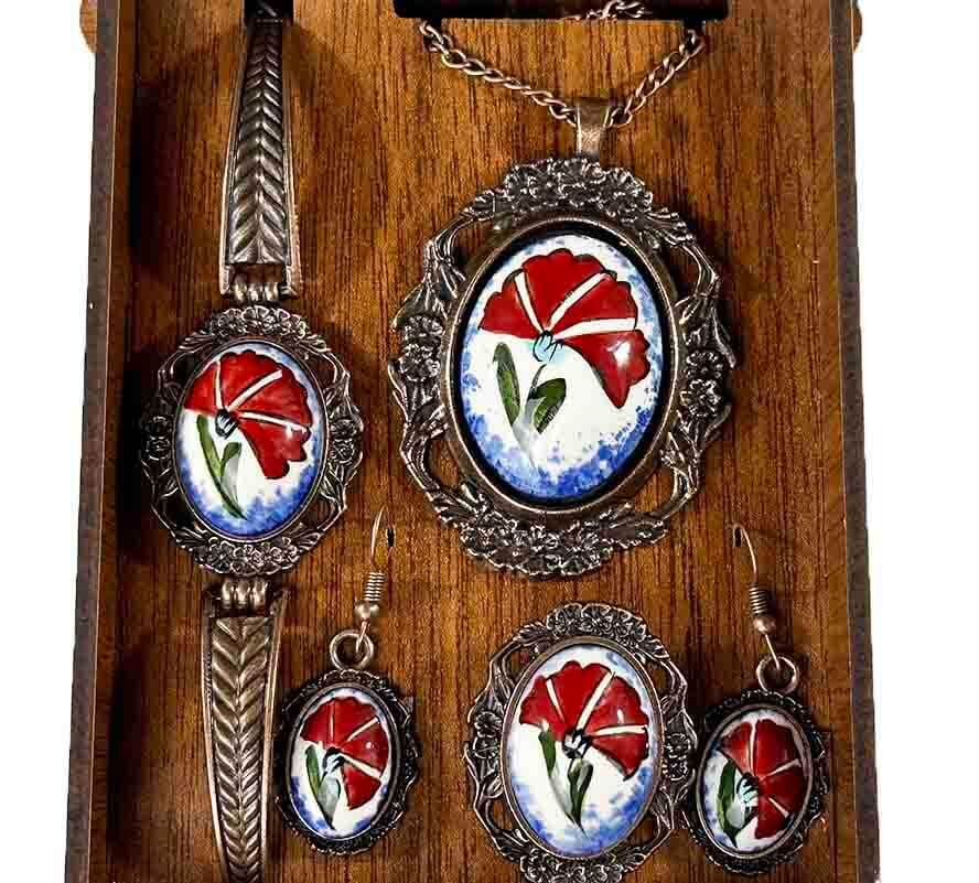 Carnation Motif Iznik Ceramic Anniversary Jewelry Set - 1