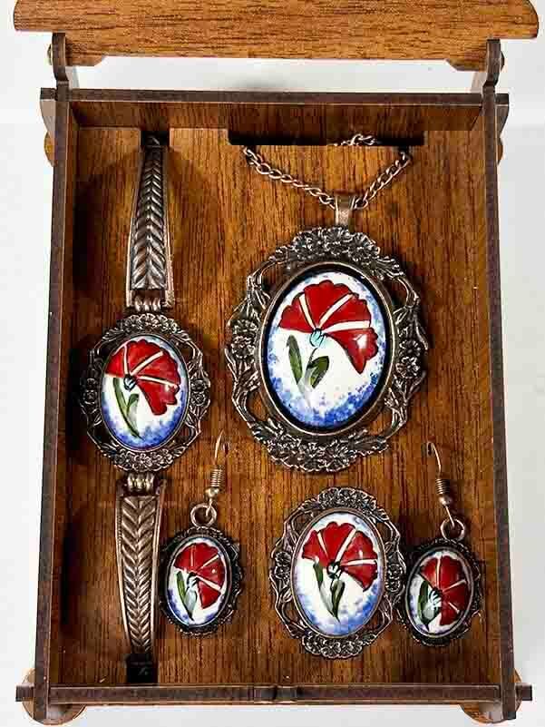 Carnation Motif Iznik Ceramic Anniversary Jewelry Set - 2