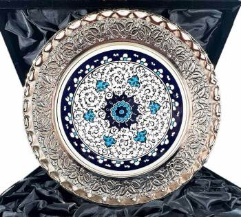 Assiette décorative en céramique d’Iznik – Cadeau de visite institutionnelle – placage en argent 925 – 25 cm - Çini Evi