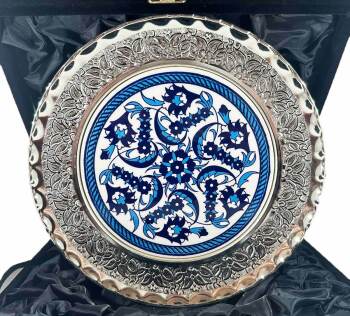Assiette décorative en céramique d’Iznik pour cadeau de nouvelle maison ou de nouvel emploi – placage en argent 925 – 25 cm - Çini Evi