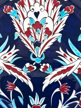 Assiette d’Iznik Artisanale – Motifs Tulipes et Hatayi - Çini Evi (1)