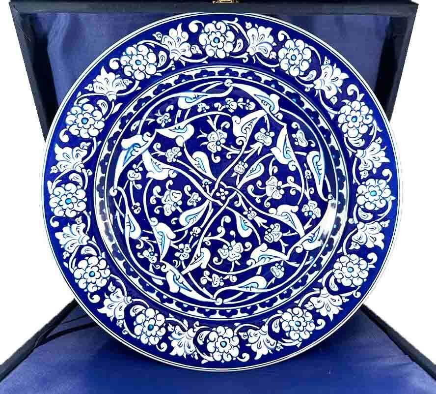 Assiette d’Iznik « Lotus Bleu & Blanc » – 30 cm – Symbole de Pureté et Renaissance - 1