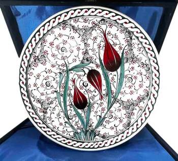 Assiette d’Iznik motif Tulipe & Haliç – Cadeau VIP pour dignitaire d’État - 1