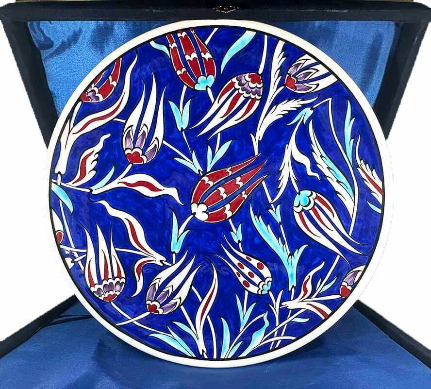 Assiette d’Iznik – Motif Tulipe sur Fond Bleu Cadeau VIP à l’Étranger - 1