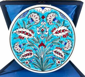 Assiette d’Iznik à Motifs Hatayi et Œillets - Çini Evi