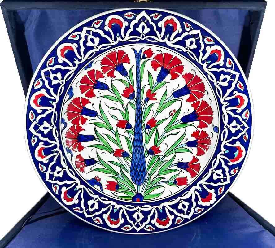 Assiette d’Iznik « Remerciement » – 30 cm – Motifs Œillet et Cyprès - 1