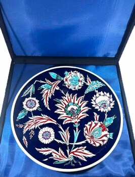 Assiette d’Iznik – « Splendeur Ottomane » Motif Hatayi sur Fond Bleu - 3