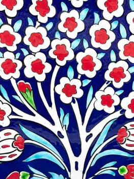 Assiette en Céramique d’Iznik – Motif Arbre de Vie sur Fond Bleu, Symbole de Renouveau et d’Harmonie - Çini Evi (1)