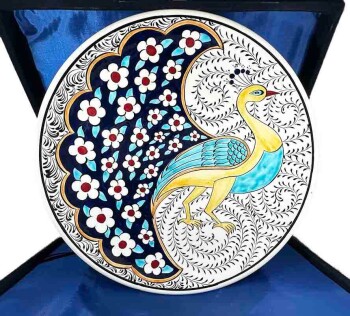 Assiette en Céramique d’Iznik – Motif Paon, Arbre de Vie et Haliç – 30 cm – Cadeau VIP - Çini Evi