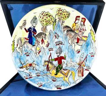 Assiette en céramique d’Iznik – Scène de Chasse Militaire Ottomane - Çini Evi
