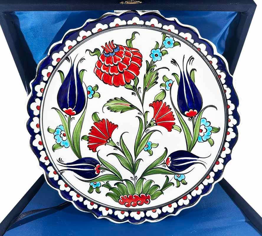 Assiette décorative en céramique d’Iznik – Motifs Tulipe & Grenade – 25 cm – “Has Bahçe” - 1