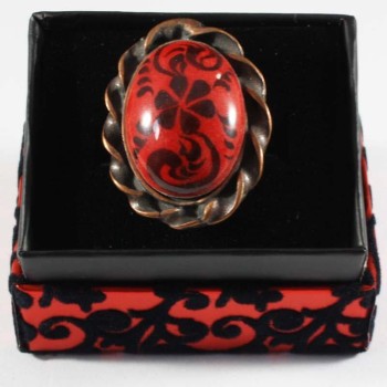 Bague en céramique d’Iznik trèfle noir sur fond rouge - Çini Evi