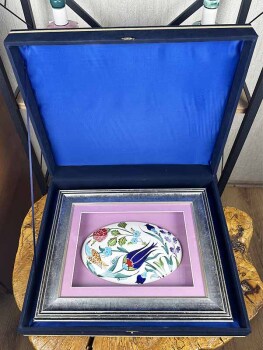 Bereket ve Huzur – Kuş ve Çiçek Motifli İznik Çinisi Paspartulu Hediye - 3