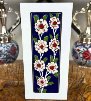 Beyaz Çiçek Bahçesi – İznik Çinili Ahşap Kalemlik - Çini Evi (1)