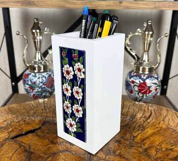 Beyaz Çiçek Bahçesi – İznik Çinili Ahşap Kalemlik - Çini Evi