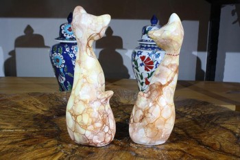 Bibelots chats en céramique d’Iznik, lot de 2 - 3