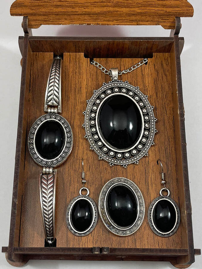 Black stone Iznik Pottery jewelry set - 1