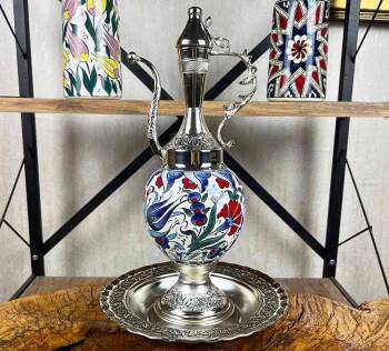 Blumengarten – Iznik-Keramik-Kannen- und Teller-Set - Çini Evi