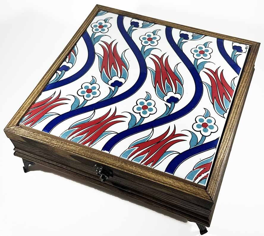 Boîte de Rangement en Bois avec Motif Tulipe Stylisée – Élégance Ottomane Inspirée d’Iznik - 1