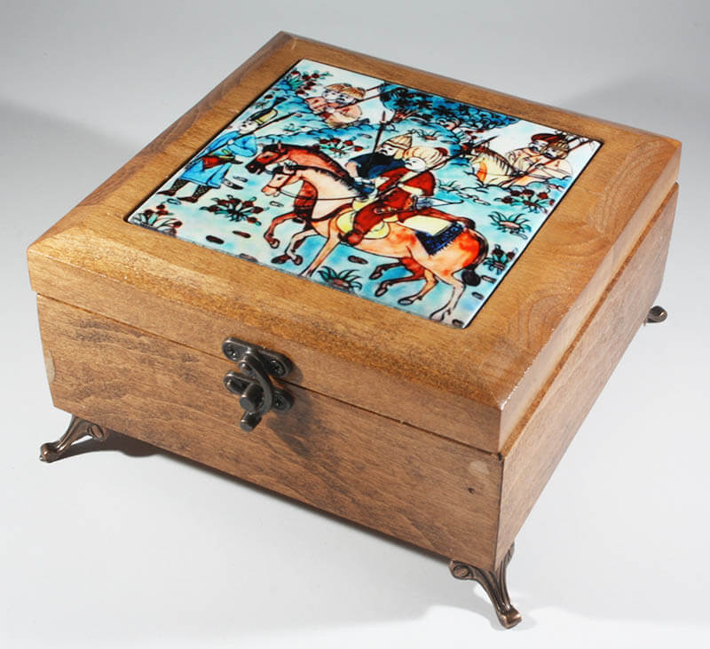 Boîte en bois avec motif de scène de chasse - 1