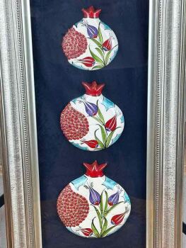 Cadeau de Carrière Académique : Panneau de Grenades en Céramique d’Iznik aux Motifs de Tulipes, Symbole de Grâce et d’Abondance - 3
