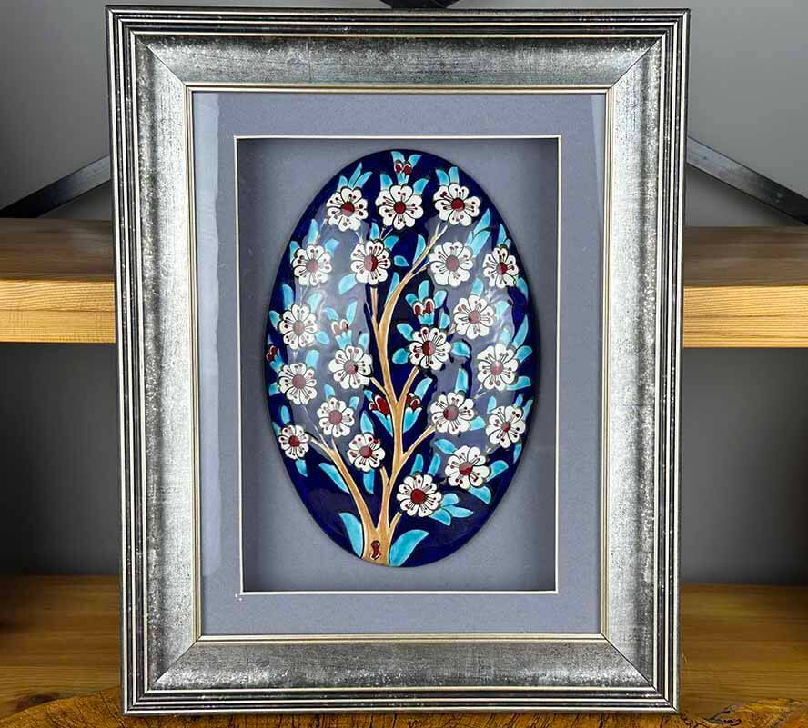 Cadeau de Remerciement pour Professeur – Panneau en Céramique d’Iznik Fait Main avec Passe-partout, Motif Arbre de Vie - 1