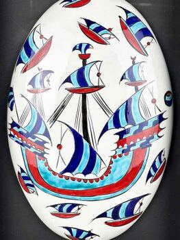 Cadeau pour Marin – Panneau en Céramique d’Iznik Fait Main avec Passe-partout, Motif de Galion Ottoman - Çini Evi (1)
