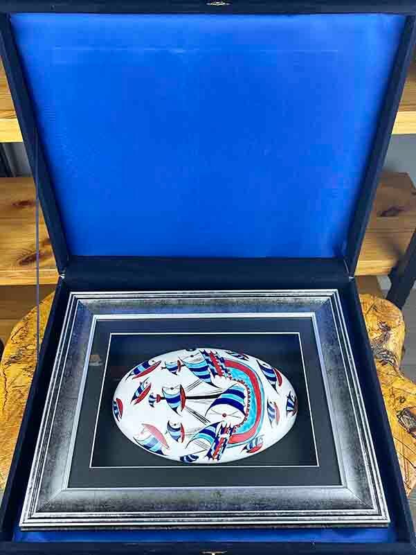 Cadeau pour Marin – Panneau en Céramique d’Iznik Fait Main avec Passe-partout, Motif de Galion Ottoman - 3