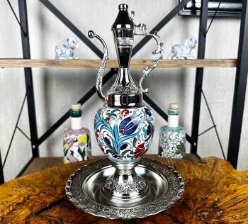 Carafe et Assiette en Céramique d’Iznik – Motifs Jardin Fleuri - Çini Evi