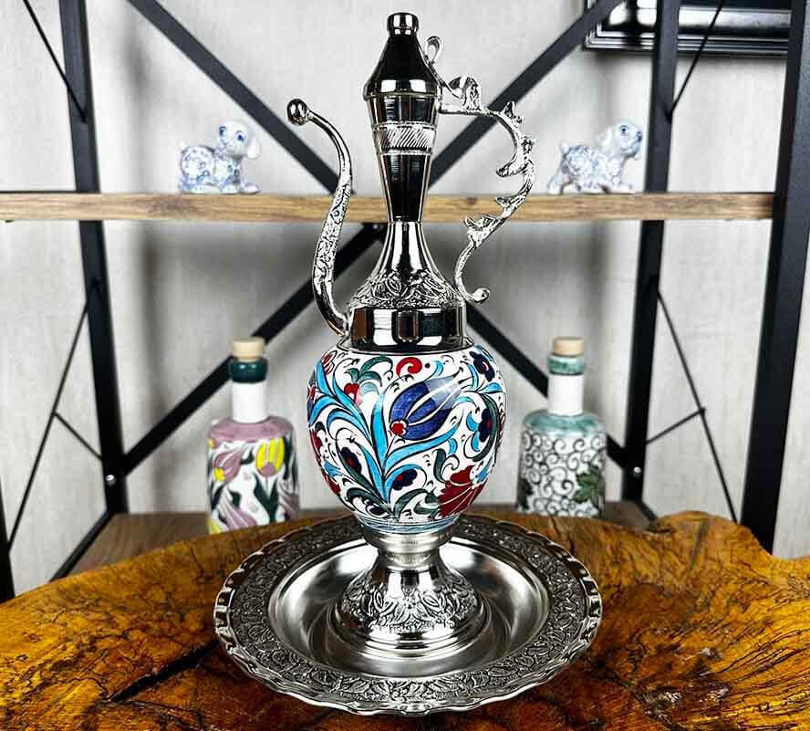 Carafe et Assiette en Céramique d’Iznik – Motifs Jardin Fleuri - 1