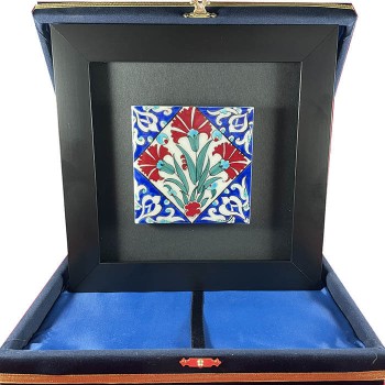 Carnation Flower Patterned Tile Plaque - Çini Evi