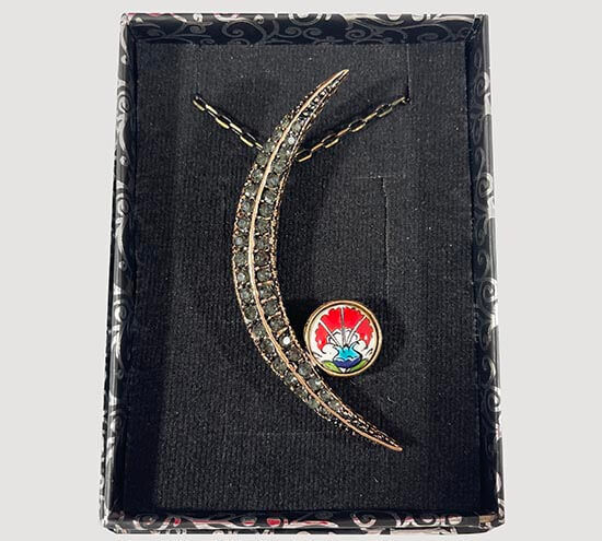 Collier bronze à l’œillet rouge - 2
