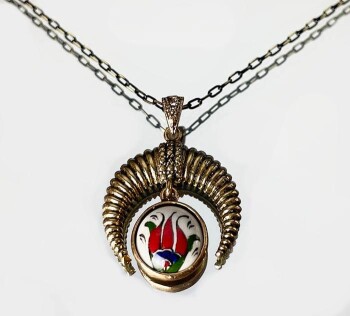Collier Croissant avec Céramique d'Iznik – Motif de Œillet - Çini Evi