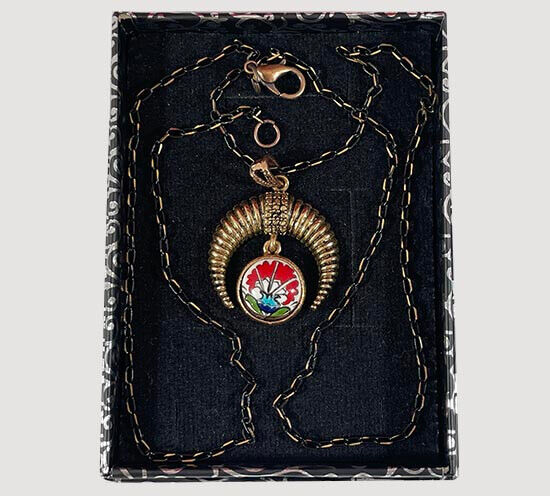 Collier Croissant en Bronze avec Motif d’Œillet – Cadeau pour Demander Pardon - 2