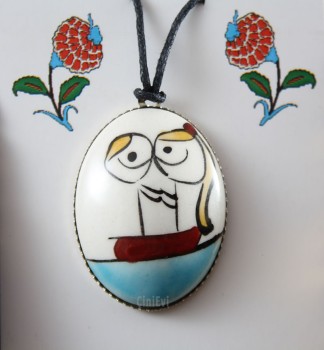 Couples in the sandals Pottery Necklace tip - Çini Evi