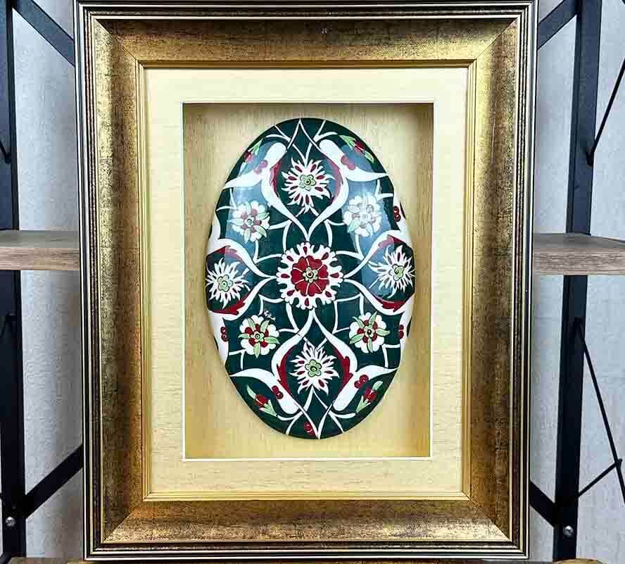 Céramique d’Iznik avec Motif de Lotus – Œuvre Encadrée avec Passe-partout, Cadeau Élégant pour le Bureau - 1