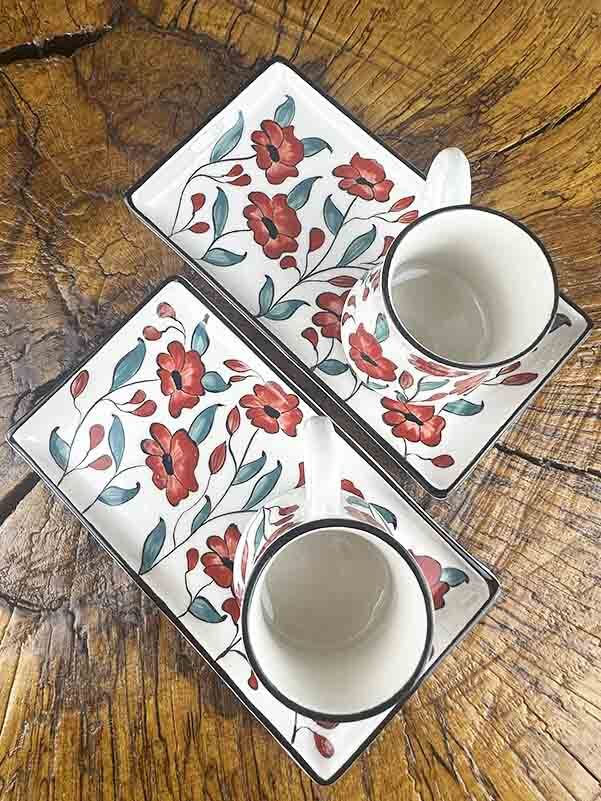 Das İznik Çini Kaffeepräsentationsset mit Rotem Blumenfeld – Elegantes Geschenkset - 3