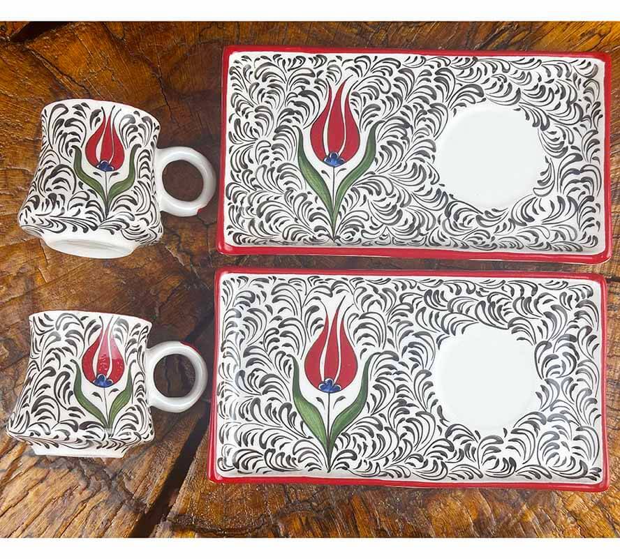 Das İznik Çini Kaffeepräsentationsset mit Rotem Lalenmotiv – Traditionelle Eleganz - 1