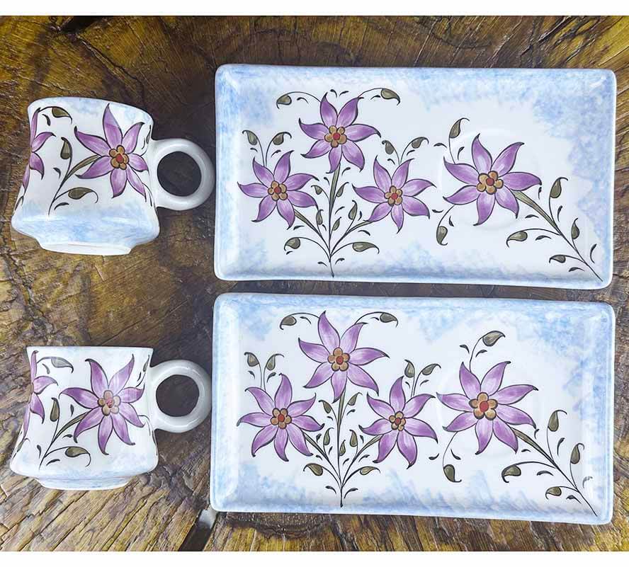 Das İznik Çini Kaffeepräsentationsset mit Violettem Blumenstrauß – Exklusives Geschenkset - 1