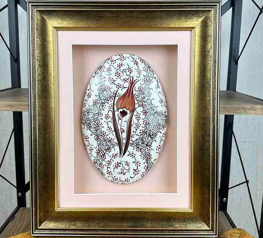 Décoration Murale Motif Tulipe et Haliç – Céramique d’Iznik Encadrée avec Passe-partout - 1