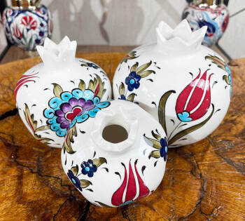 Die Liebe von Schwarz und Rot ist der Granatapfel der Segnungen - Çini Evi