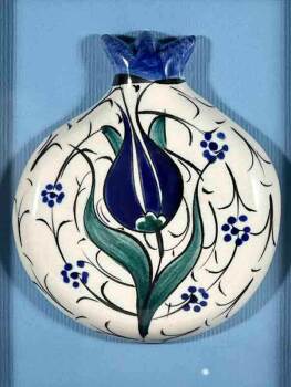 Die Würde des Blaus – Granatapfel-Plakette mit Iznik-Keramik - 2