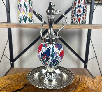 Diplomatisches Geschenk – silberbeschichtetes Iznik-Keramik-Kannen-Set - Çini Evi