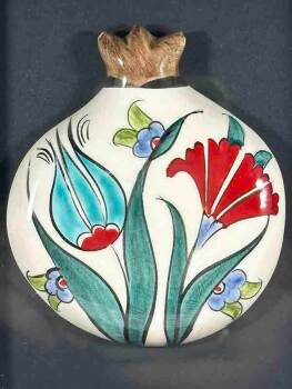 Doppelte Eleganz – Granatapfel-Plakette mit Iznik-Keramik - 2
