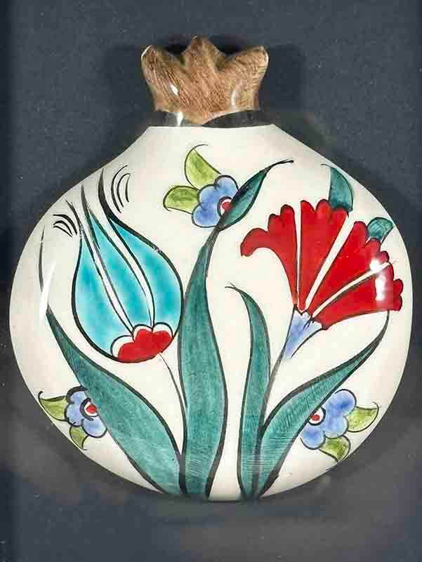 Doppelte Eleganz – Granatapfel-Plakette mit Iznik-Keramik - 2