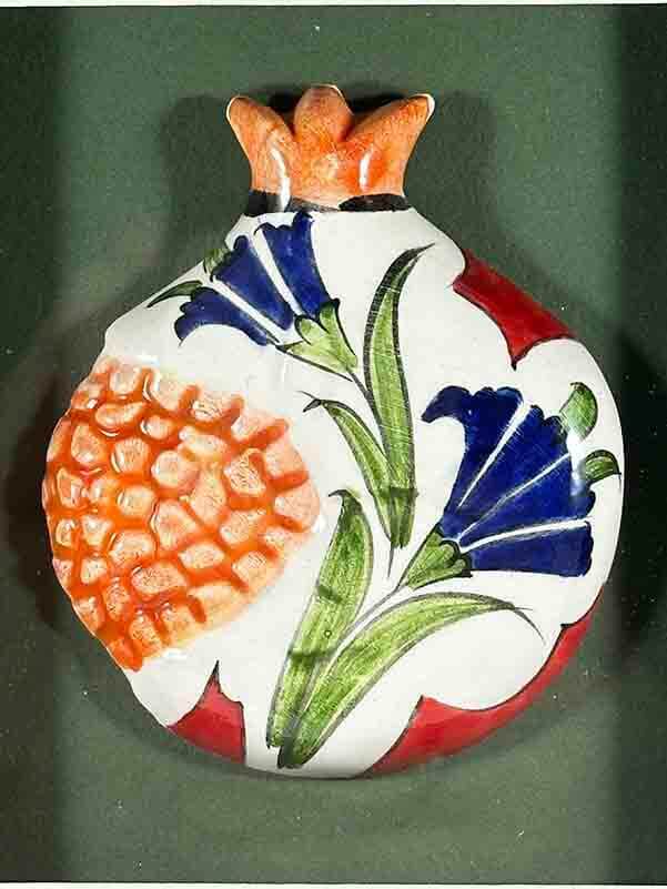 Dunkelblaue Nelke – Granatapfel-Plakette mit Iznik-Keramik - 2
