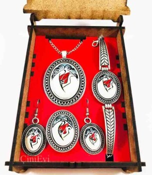 Elegant Tulip Iznik Jewelry Set - 1